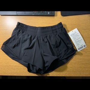 Lulu lemon Hotty Hot Short LR 2.5” Size 4 Black